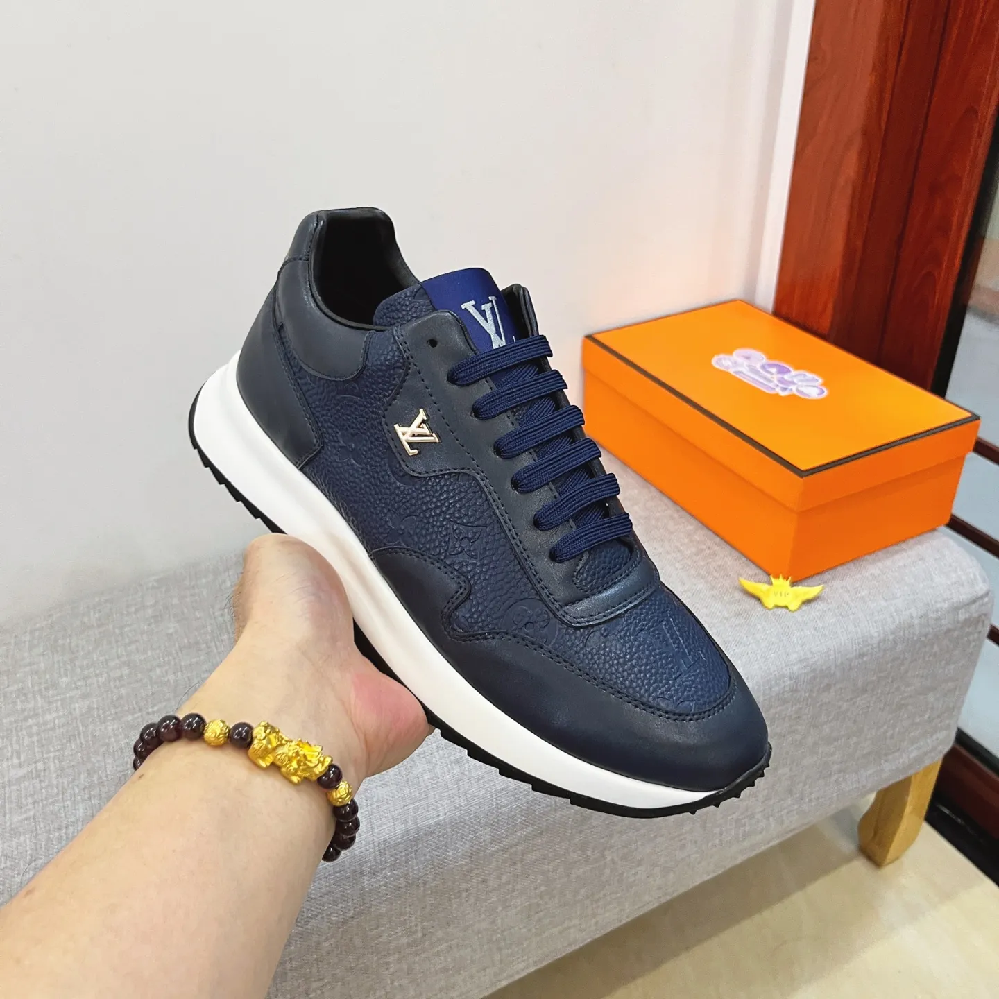 Men's shoes 💰 460💰【LV】🔥Louis Vuitton, high-end men's shoes brand official website 1:1 latest masterpiece: uppers are made of Italian imported first-layer cowhide with comfortable and breathable lining➕original non-slip and wear-resistant outsole🔥, making walking more convenient and comfortable! An exclusive new model, a stunning work, a beautiful 1:1 replica [color] compared to the official quality! Create a fashionable personality to set off your uniqueness! A must-have for trendy men! Classic🔥Size: 38-44 Color: 🔥Multiple colors available🔥.
